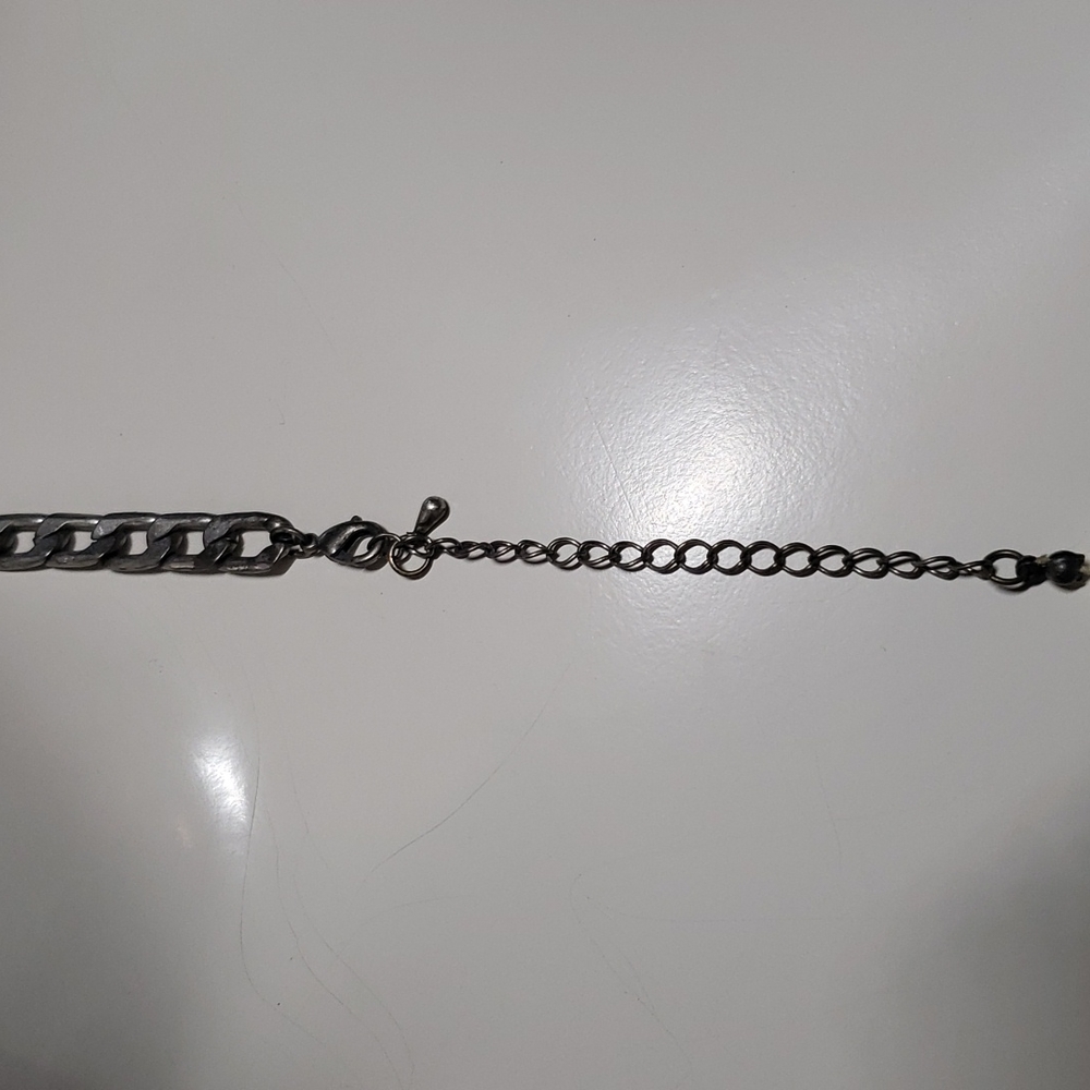 Silver Tone and Pearl Necklace (20) - Picture 3 of 3